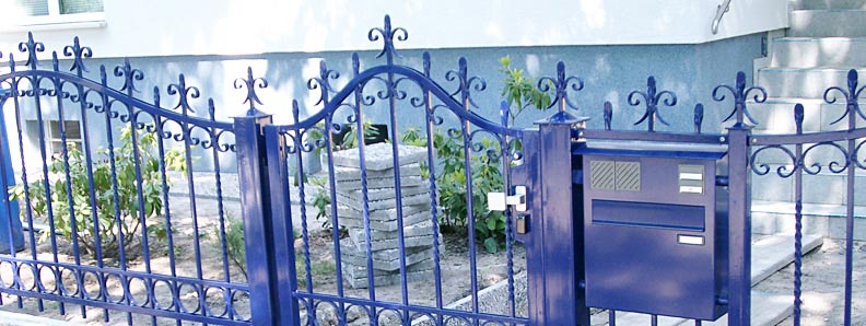 Schmiedezaun in blau